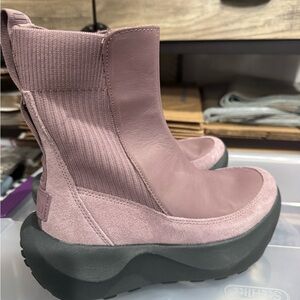 The North face boots NEW halseigh knit leather knit rubber sole woman’s 5